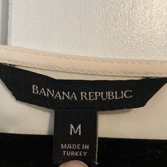 Banana Republic Women’s Polyester Flutter Sleeve V Neck Blouse - Picture 3 of 4